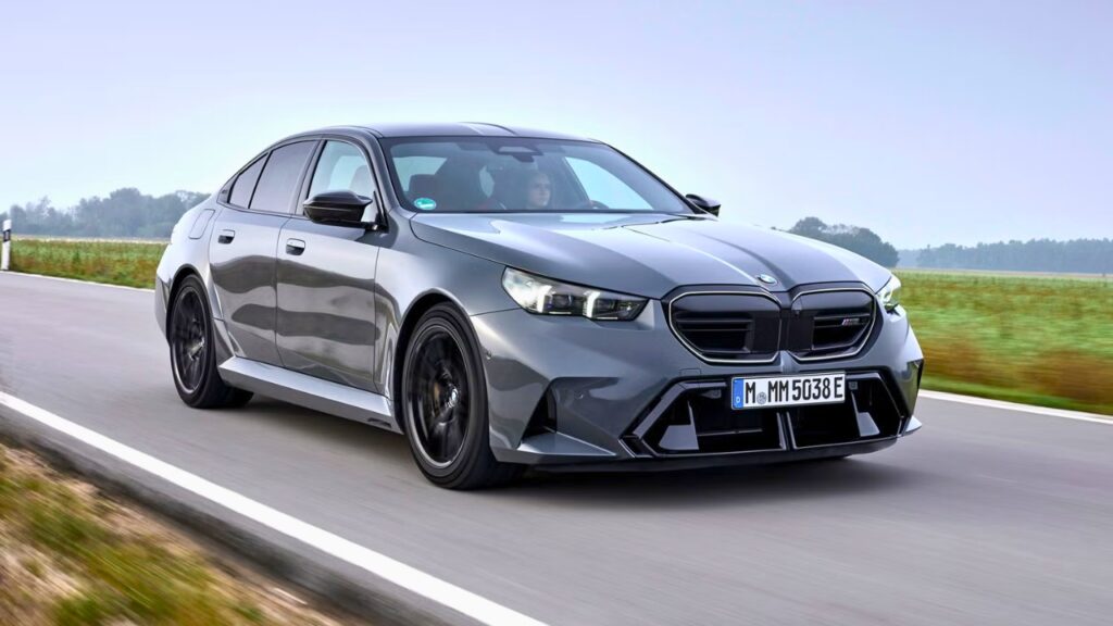BMW M5 2026: sedán de lujo híbrido con potencia extrema y tecnología para pista