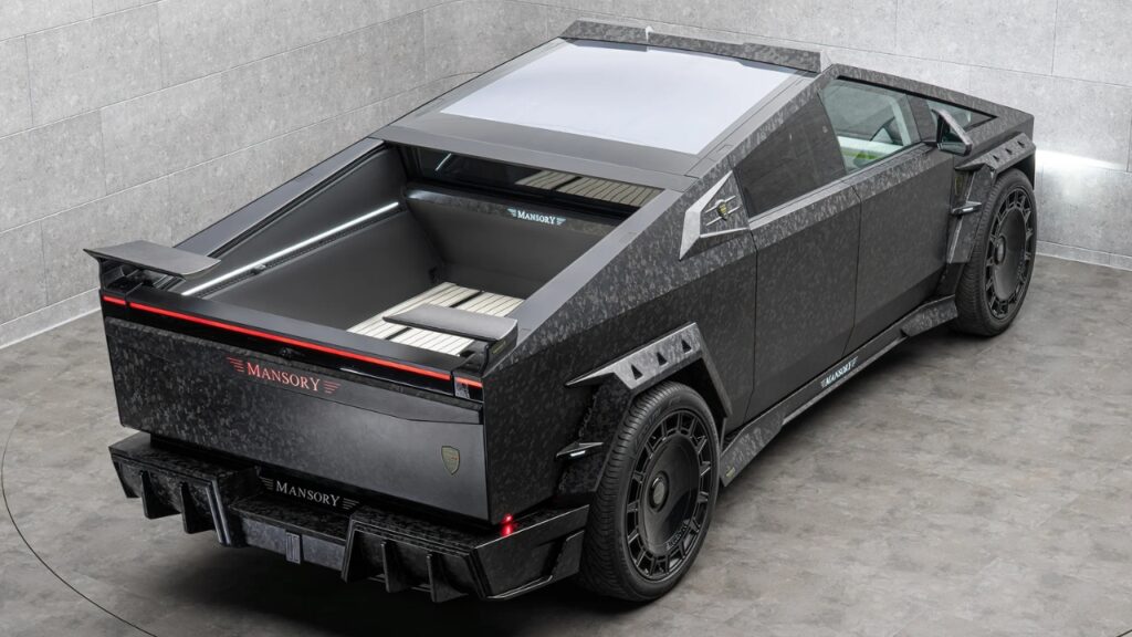 Tesla Cybertruck Elongation EVO 2025: proyecto salvaje de MANSORY en carbono completo